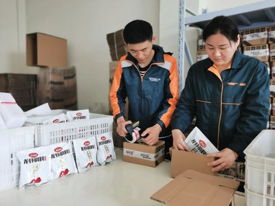 盱眙郵政 小料包大助攻，調(diào)出龍蝦產(chǎn)業(yè)好“味道”